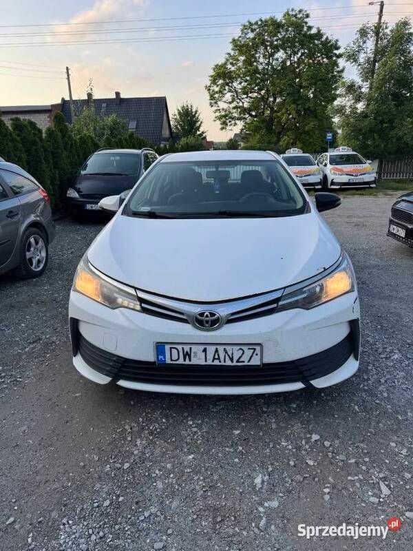 Używany Toyota Corolla 99 KM (72 kW) 2018 Biały Sedan/Limuzyna