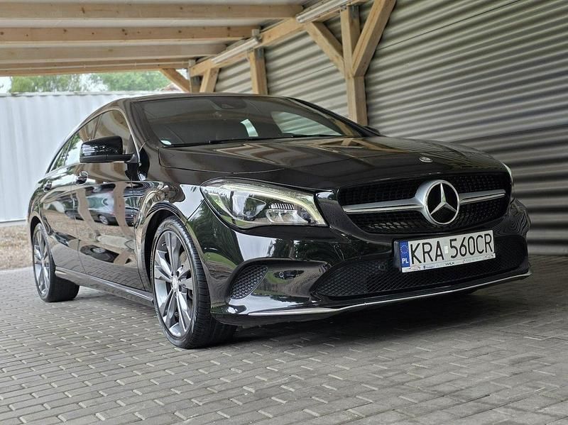 Czarny (metalik) Używany 2017 Mercedes CLA200 Kombi | 79 900 zł (Uczciwa cena) - Obraz 1/4