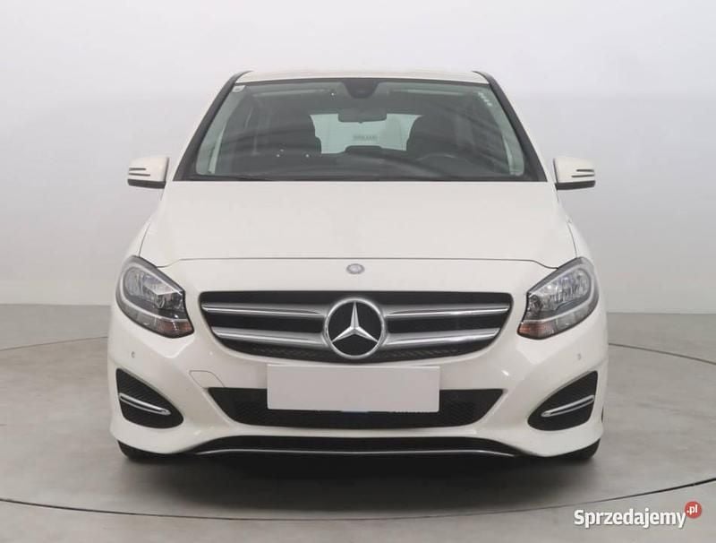 Biały Używany 2017 Mercedes B180 Minivan | 42 999 zł - Obraz 1/4