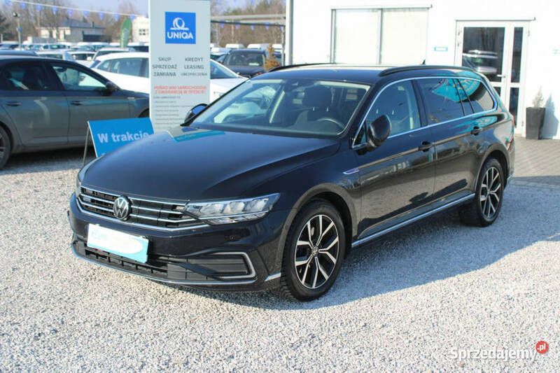 Czarny Używany 2022 VW Passat GTE Kombi | 85 896 zł - Obraz 1/4