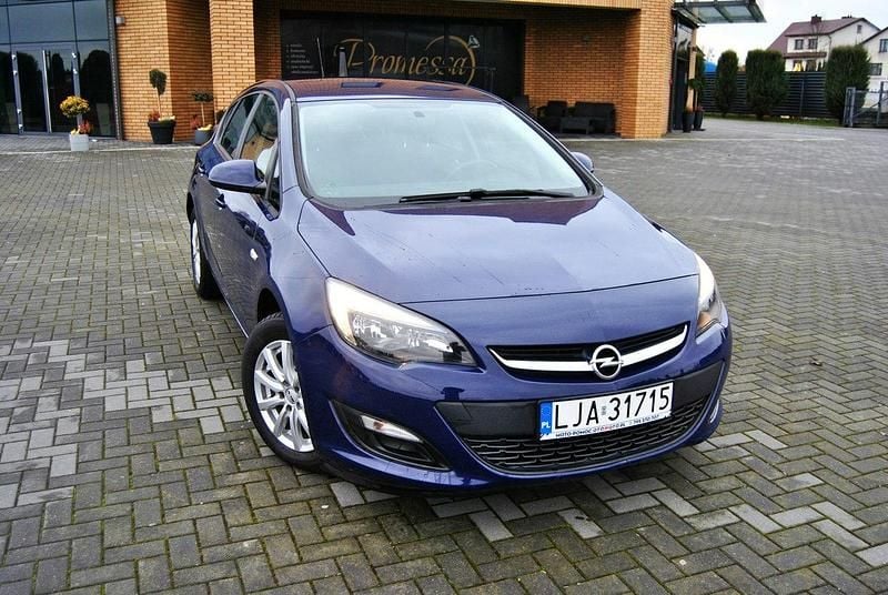 Używany Opel Astra 87 KM (63 kW) 2013 Granatowy Hatchback