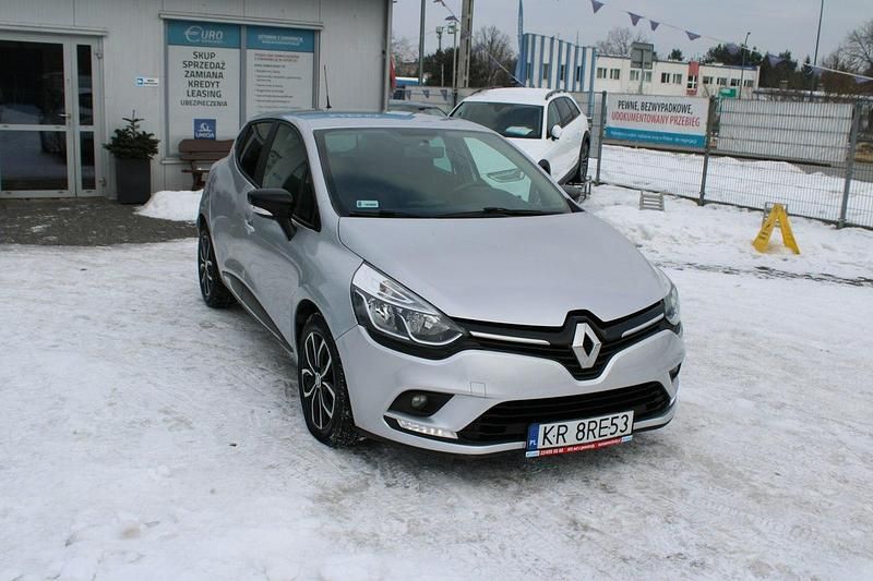 Używany Renault Clio V 90 KM (66 kW) 2020 Srebrny (metalik) Hatchback