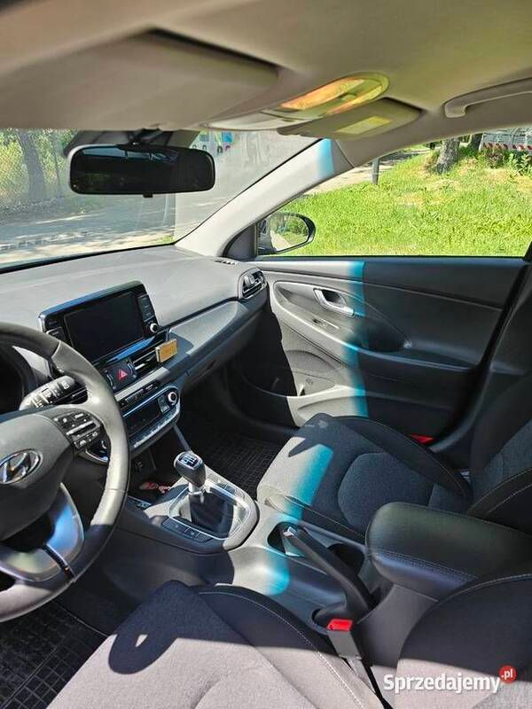 Używany Hyundai i30 120 KM (88 kW) 2022 Granatowy Sedan/Limuzyna