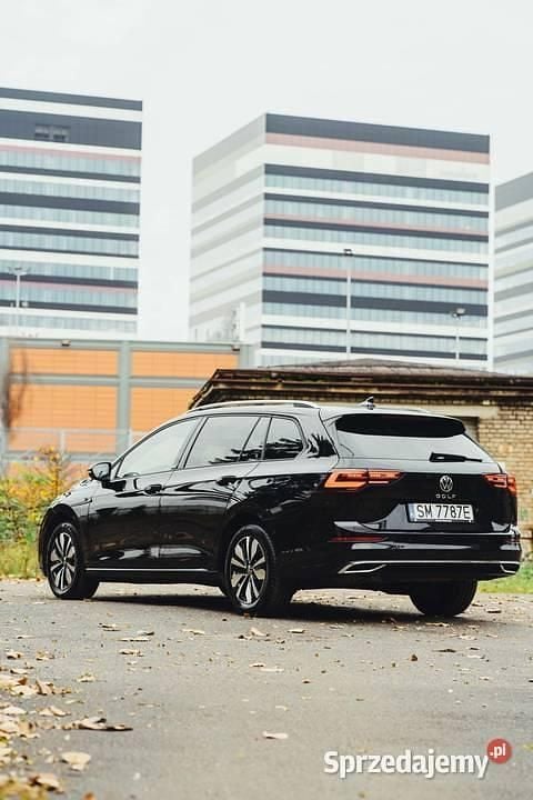 Czarny Używany 2023 VW Golf VIII Move Kombi | 110 000 zł - Obraz 1/4