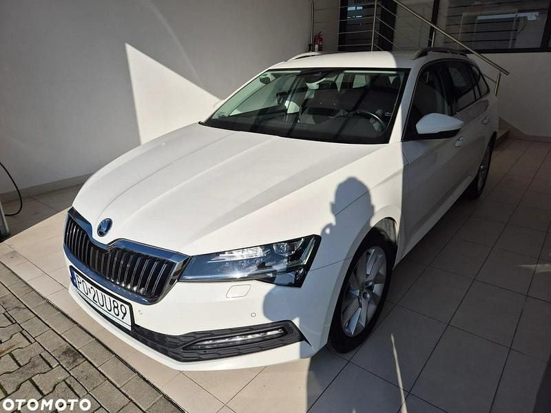 Używany Skoda Superb 150 KM (110 kW) 2021 Biały Kombi