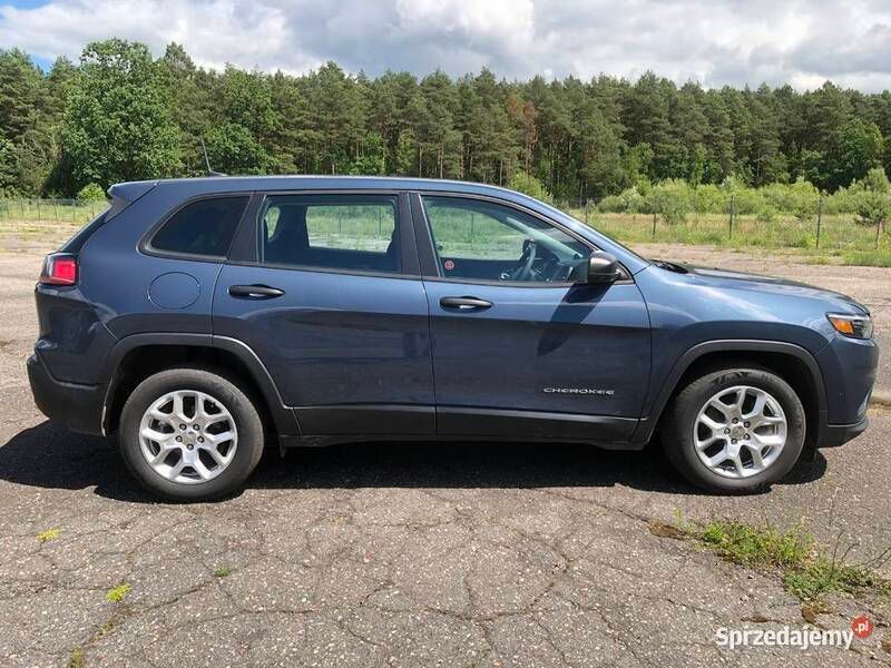 Używany Jeep Cherokee Sport 180 KM (132 kW) 2019 Niebieski SUV