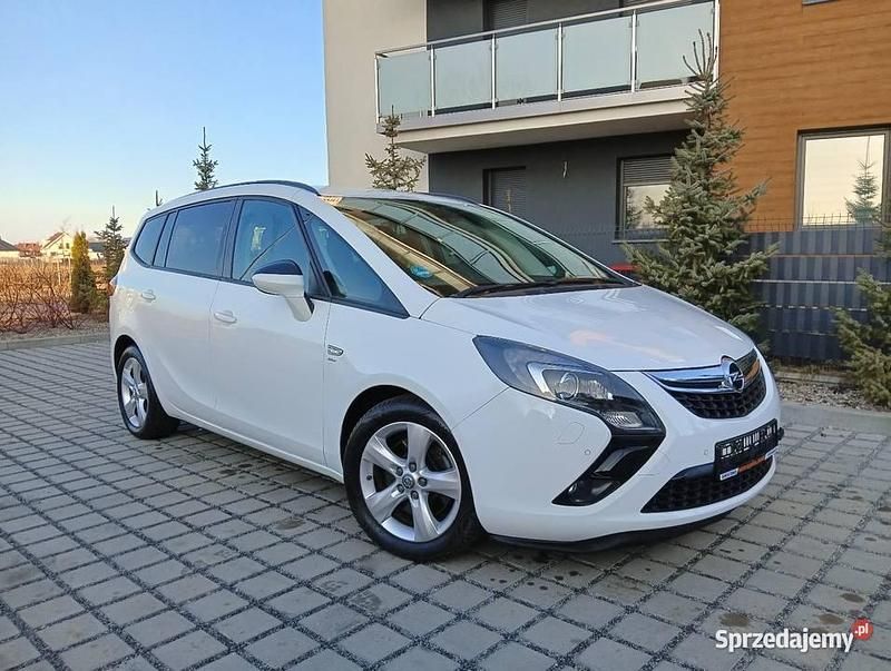 Używany Opel Zafira Cosmo 2016 Biały Minivan