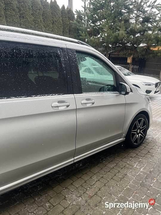 Używany Mercedes V250 2018 Srebrny Minivan