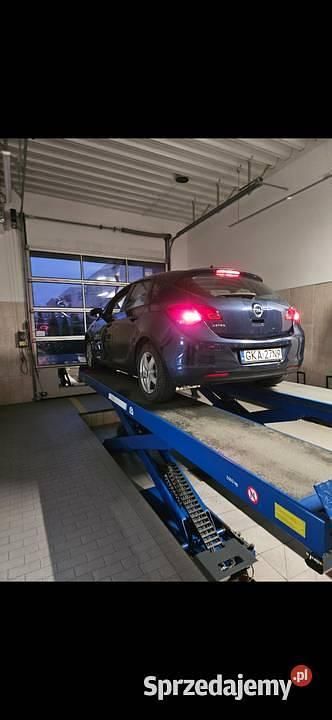 Używany Opel Astra 2010 Niebieski Sedan/Limuzyna