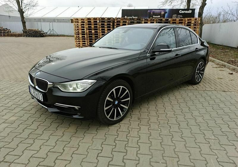 Używany BMW 328 Luxury Line 2013 Czarny Sedan/Limuzyna