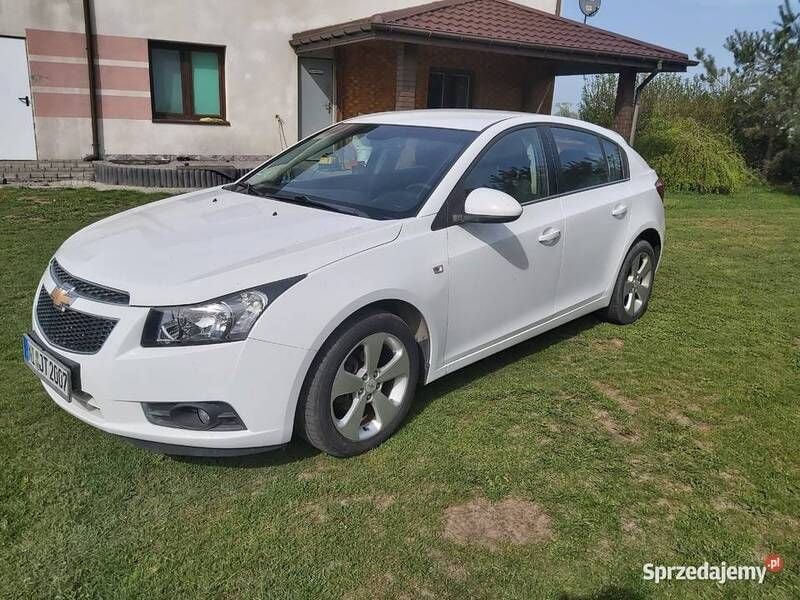 Biały Używany 2012 Chevrolet Cruze Hatchback | 15 900 zł (Dobra cena) - Obraz 1/4