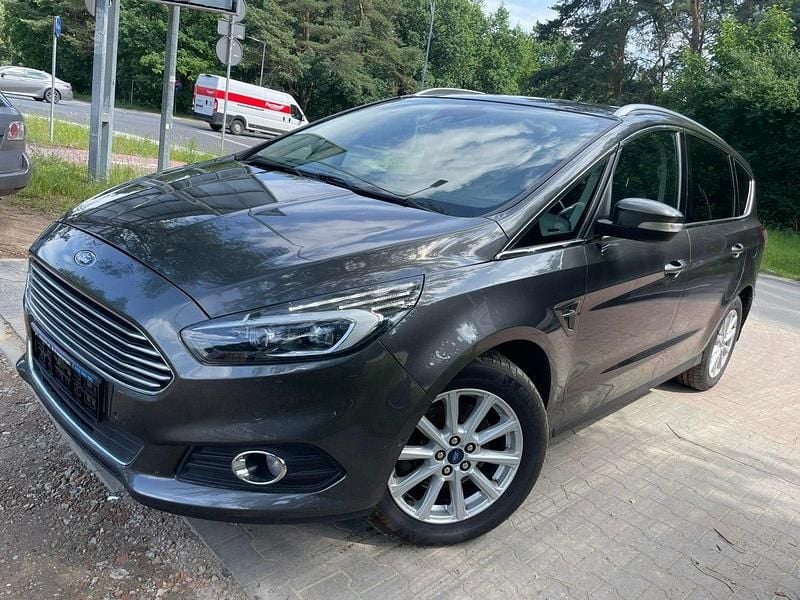 Szary Używany 2017 Ford S-MAX S Minivan | 52 900 zł (Dobra cena) - Obraz 1/4