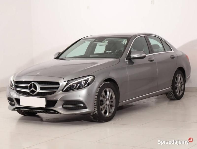 Używany Mercedes C180 156 KM (114 kW) 2014 Srebrny Sedan/Limuzyna