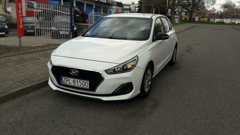 Używany Hyundai i30 GO! 100 KM (73 kW) 2018 Biały Hatchback