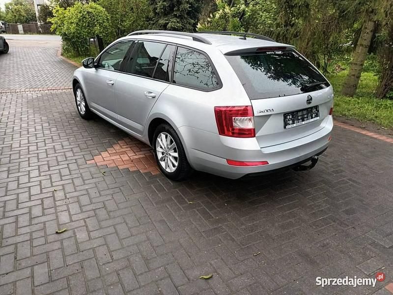 Używany Skoda Octavia 110 KM (80 kW) 2016 Srebrny (metalik) Sedan/Limuzyna