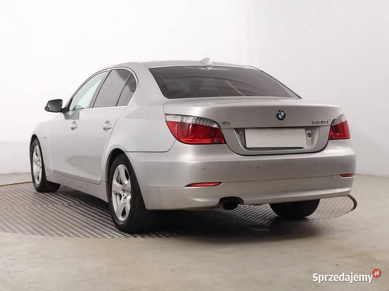Używany BMW 520 2009 Srebrny Sedan/Limuzyna