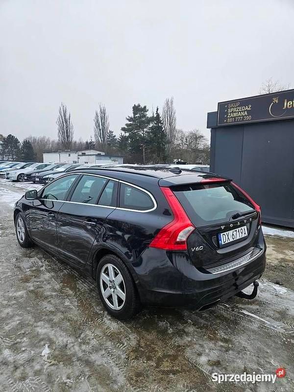 Używany Volvo V60 2014 Czarny Kombi
