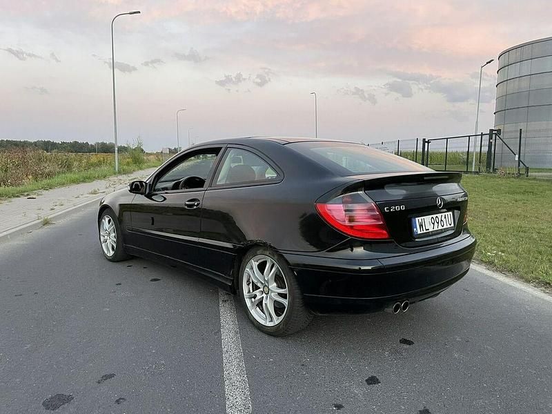 Używany Mercedes C200 163 KM (119 kW) 2002 Czarny Coupe