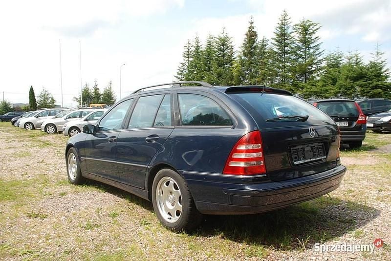 Używany Mercedes C180 Avantgarde 143 KM (105 kW) 2005