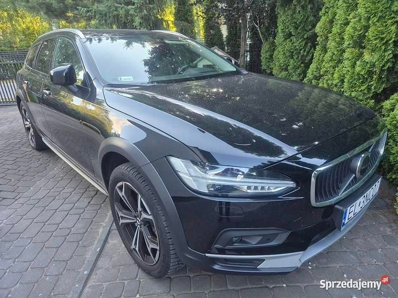 Czarny Używany 2022 Volvo V90 CC Kombi | 104 000 zł (Uczciwa cena) - Obraz 1/4