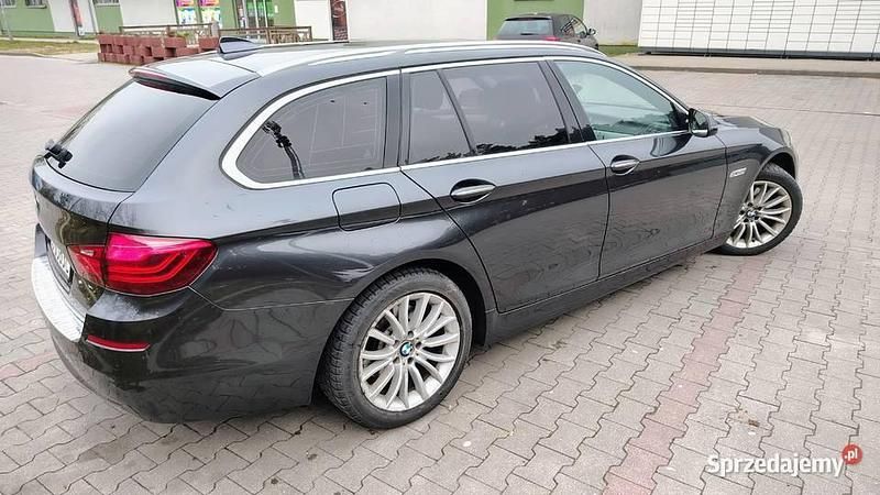 Używany BMW 525 Luxury Line 2014 Czarny Kombi