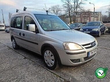 Srebrny (metalik) Używany 2011 Opel Combo Minivan | 14 900 zł - Obraz 1/4