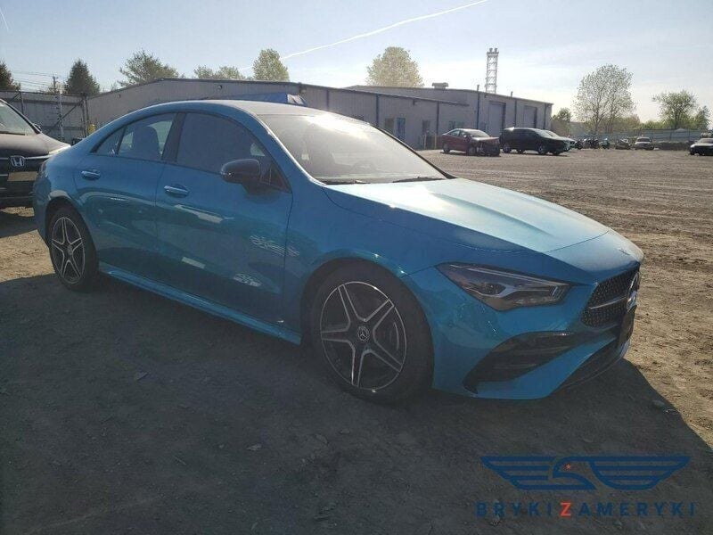 Turkusowy Używany 2023 Mercedes CLA250 Sedan/Limuzyna | 80 910 zł - Obraz 1/1