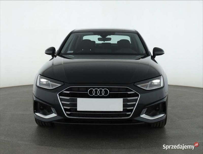 Używany Audi A4 150 KM (110 kW) 2022 Szary Sedan/Limuzyna