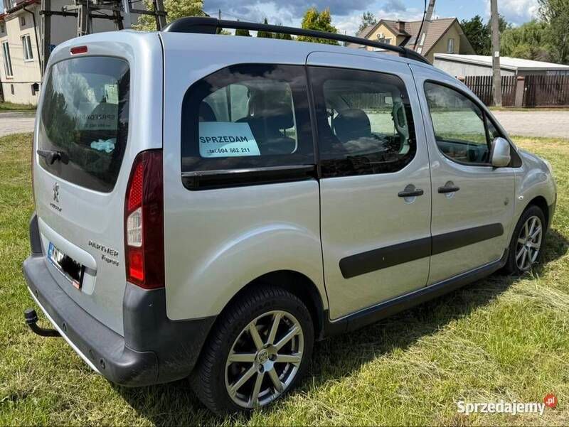 Srebrny Używany 2014 Peugeot Partner Tepee Minivan | 29 900 zł - Obraz 1/4
