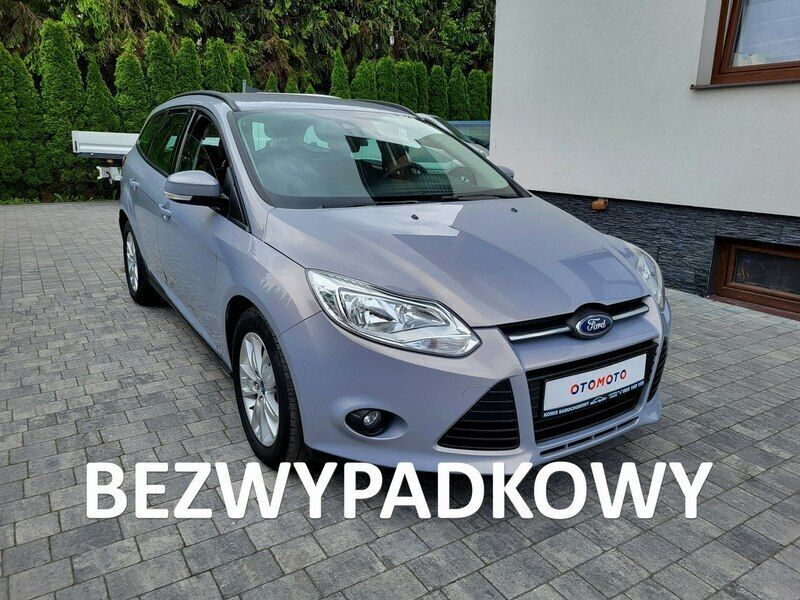 Srebrny Używany 2012 Ford Focus Sedan/Limuzyna | 22 500 zł (Dość drogi) - Obraz 1/4