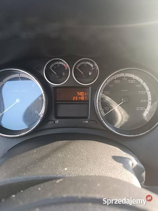 Używany Peugeot 308 2008 Czarny Hatchback