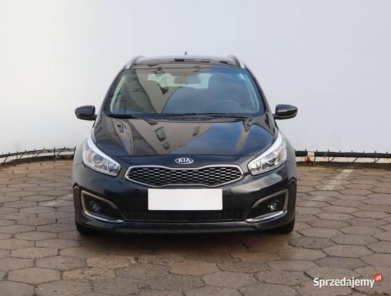 Czarny Używany 2017 Kia Ceed Hatchback | 44 999 zł (Uczciwa cena) - Obraz 1/4