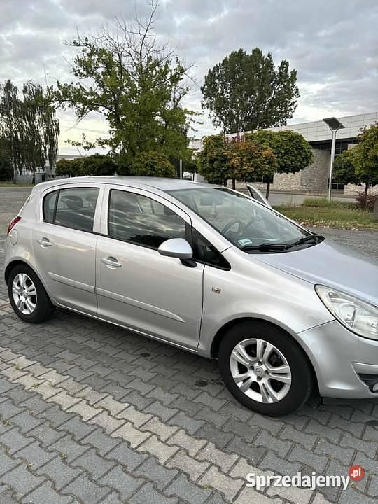 Używany Opel Corsa 2007 Srebrny Hatchback