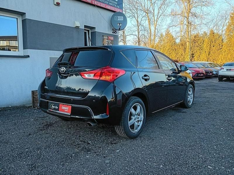 Używany Toyota Auris 132 KM (97 kW) 2013 Czarny (metalik) Hatchback