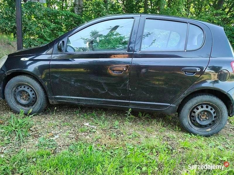 Używany Toyota Yaris 2000 Czarny Sedan/Limuzyna