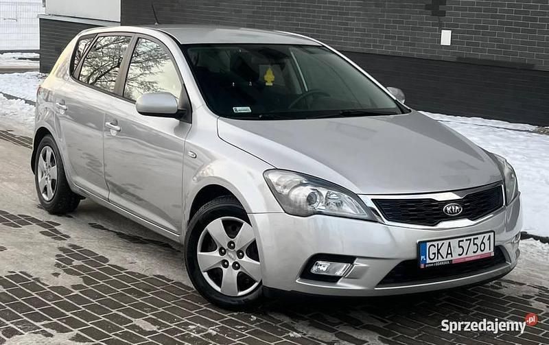 Srebrny Używany 2012 Kia Ceed Hatchback | 13 900 zł (Dobra cena) - Obraz 1/4