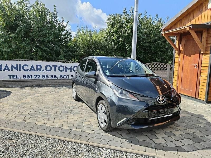 Szary (metalik) Używany 2017 Toyota Aygo Hatchback | 29 900 zł (Dobra cena) - Obraz 1/4