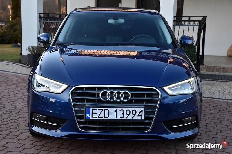 Używany Audi A3 Sportback Ambiente 2014 Niebieski Hatchback
