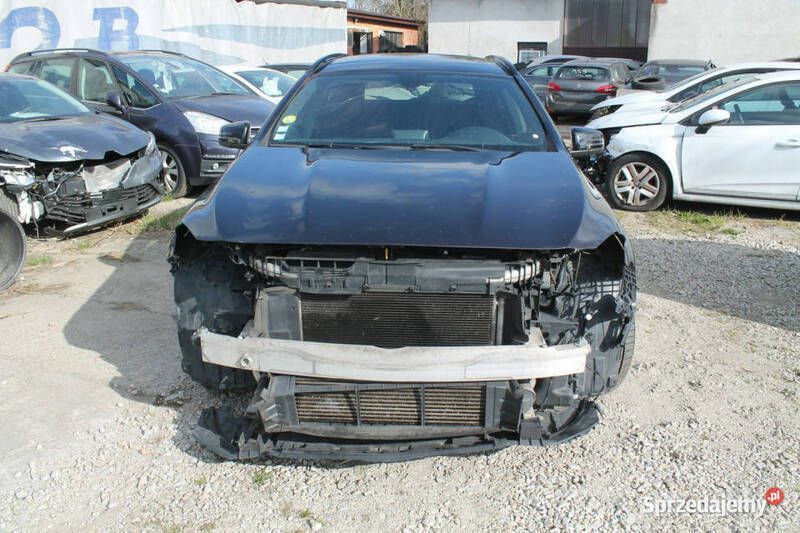 Czarny Używany 2014 Mercedes GLA200 SUV | 25 900 zł - Obraz 1/4
