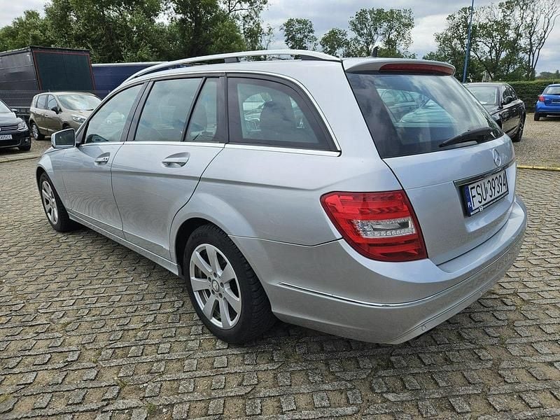Używany Mercedes C200 136 KM (100 kW) 2013 Srebrny (metalik) Kombi