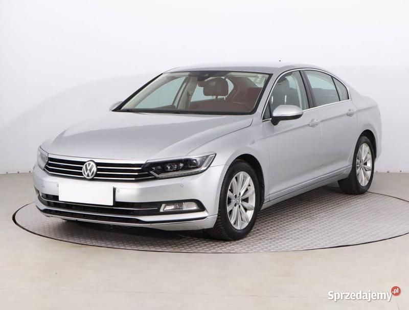 Używany VW Passat 2015 Srebrny Sedan/Limuzyna