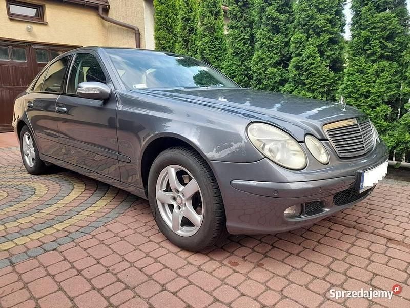 Szary Używany 2006 Mercedes E200 Sedan/Limuzyna | 20 900 zł - Obraz 1/4