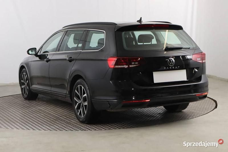 Używany VW Passat 150 KM (110 kW) 2023 Czarny Kombi