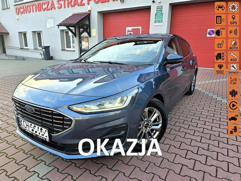 Niebieski ciemny (metalik) Używany 2023 Ford Focus Hatchback | 65 990 zł (Uczciwa cena) - Obraz 1/4