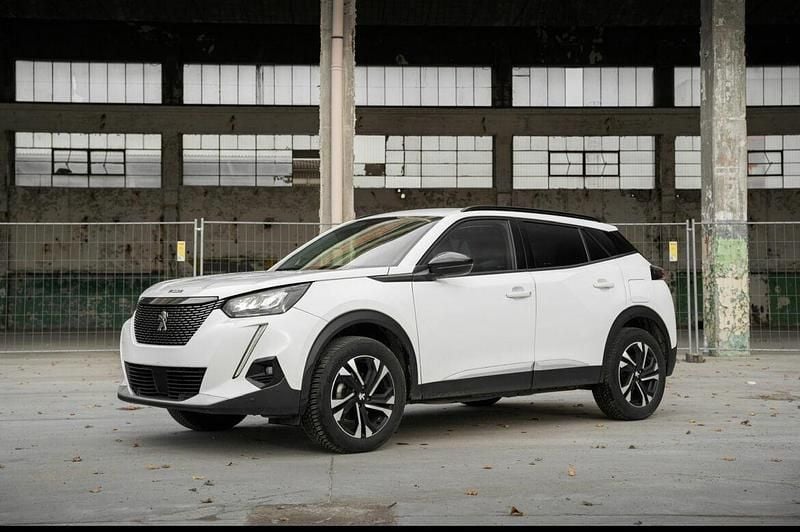 Biały Używany 2022 Peugeot 2008 SUV | 62 000 zł (Uczciwa cena) - Obraz 1/4