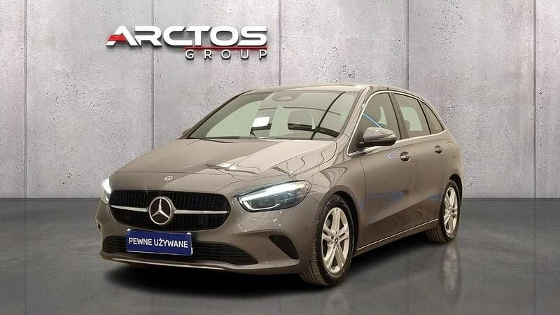 Grafitowy Używany 2024 Mercedes 200 Hatchback | 98 000 zł (Uczciwa cena) - Obraz 1/4