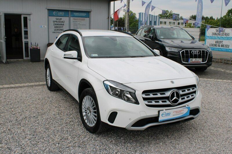 Używany Mercedes GLA180 122 KM (89 kW) 2019 Biały SUV