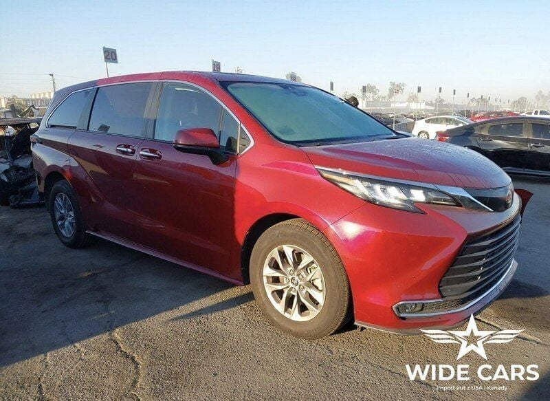 Bordowy (metalik) Używany 2022 Toyota Sienna Minivan | 120 500 zł - Obraz 1/4