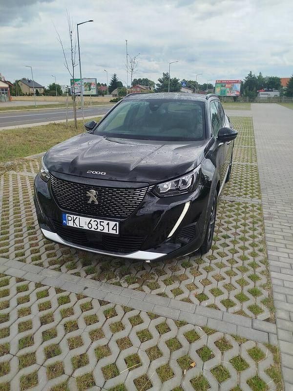 Używany Peugeot 2008 130 KM (95 kW) 2023 Czarny SUV