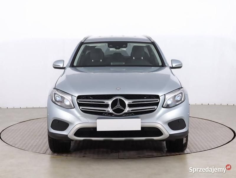 Używany Mercedes GLC350 2017 Srebrny SUV